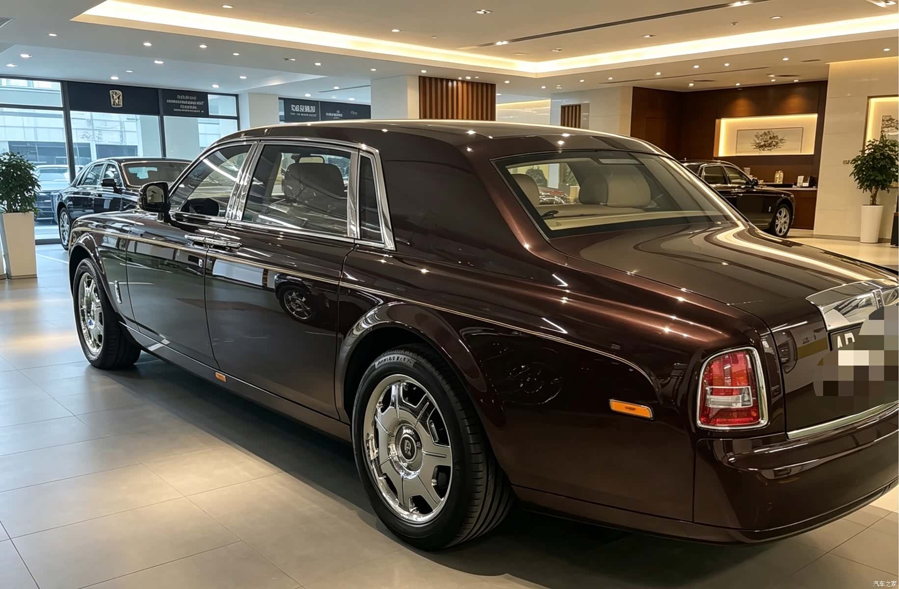 Rolls-Royce Phantom, 2016 3