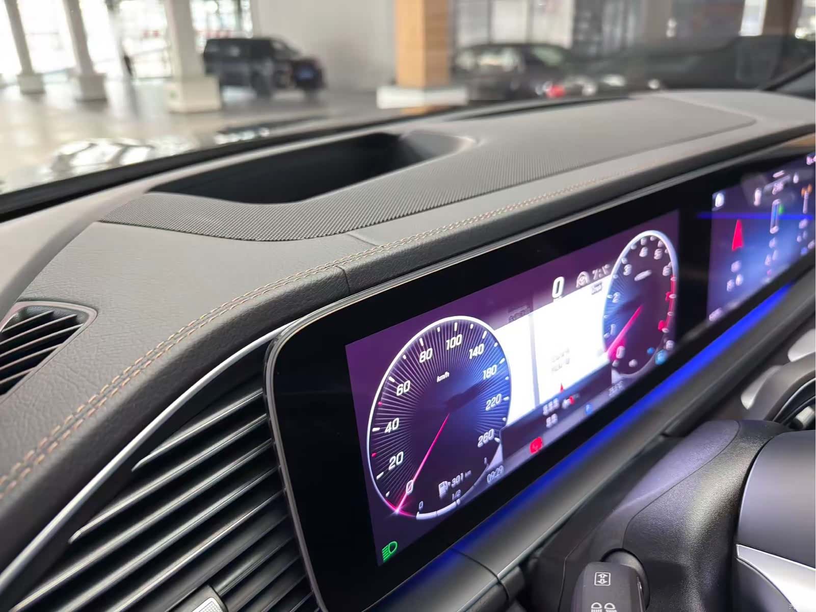 Mercedes-Benz GLS, 2025 11
