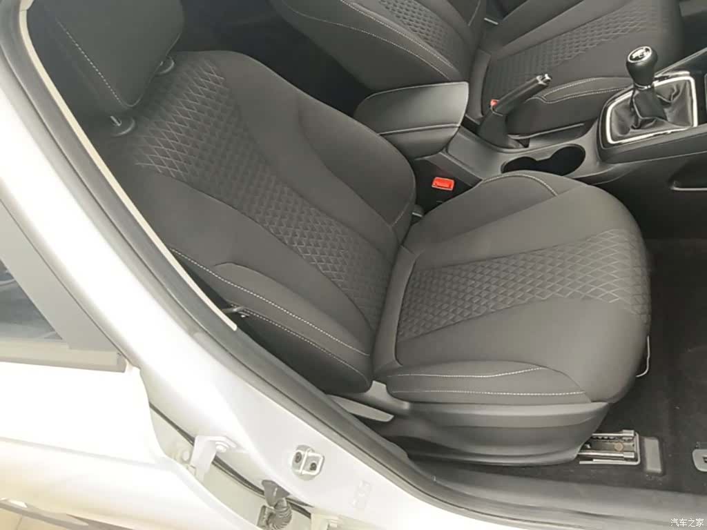 Roewe i5, 2019 25