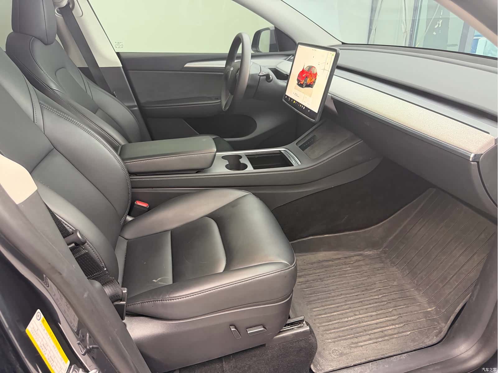 Tesla Model Y, 2024 13