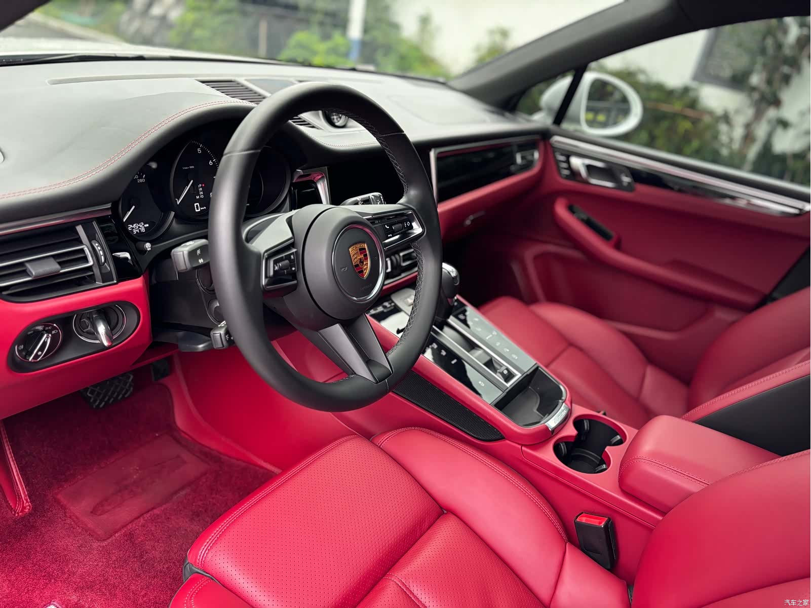 Porsche Macan, 2022 9