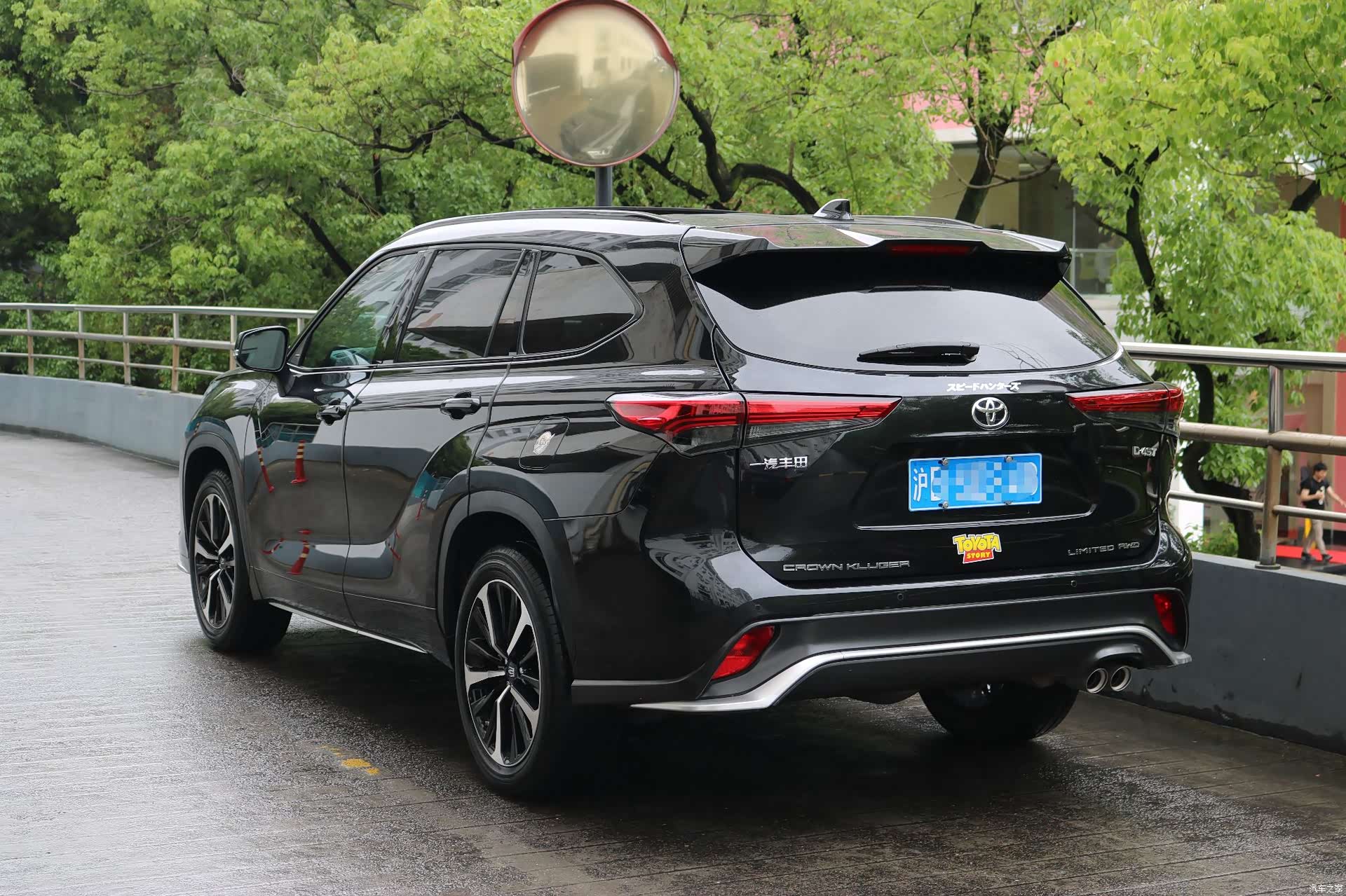 Toyota Crown, 2023 все фото