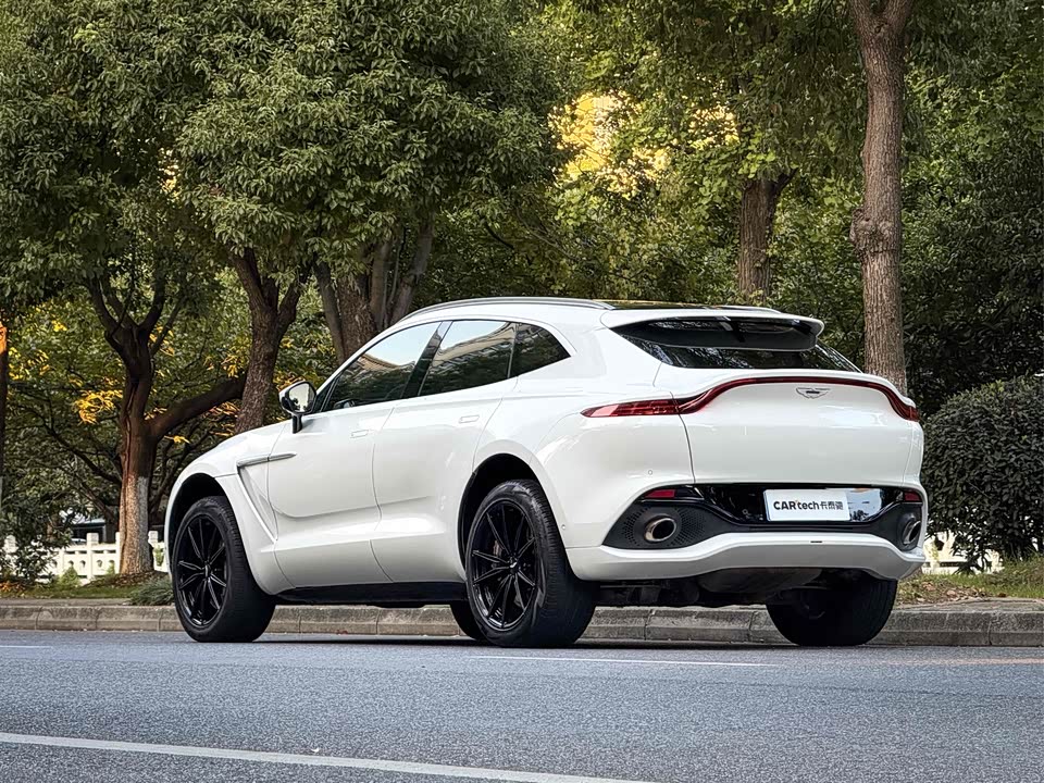 Aston Martin DBX