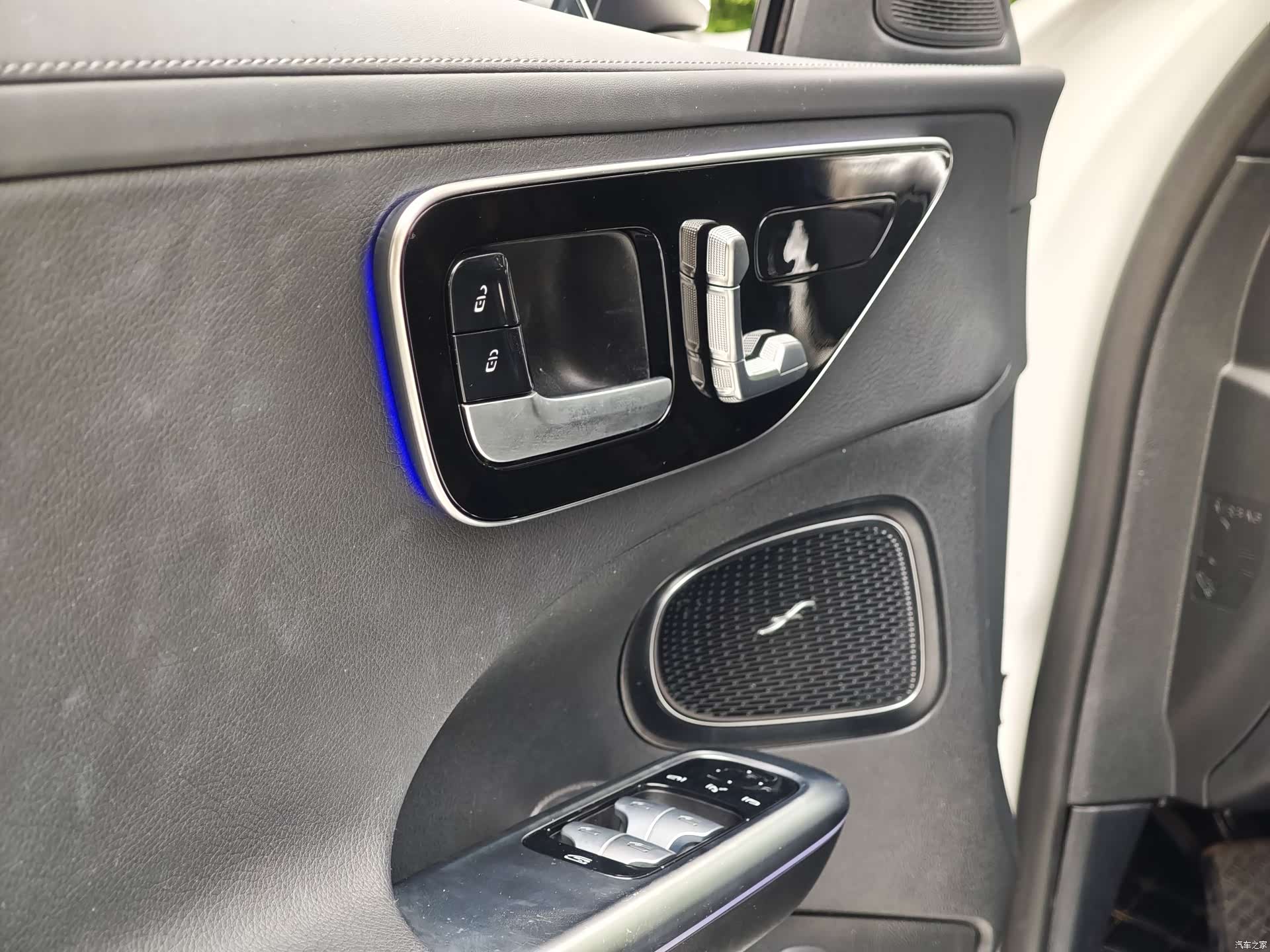 Mercedes-Benz C-Class, 2023 13