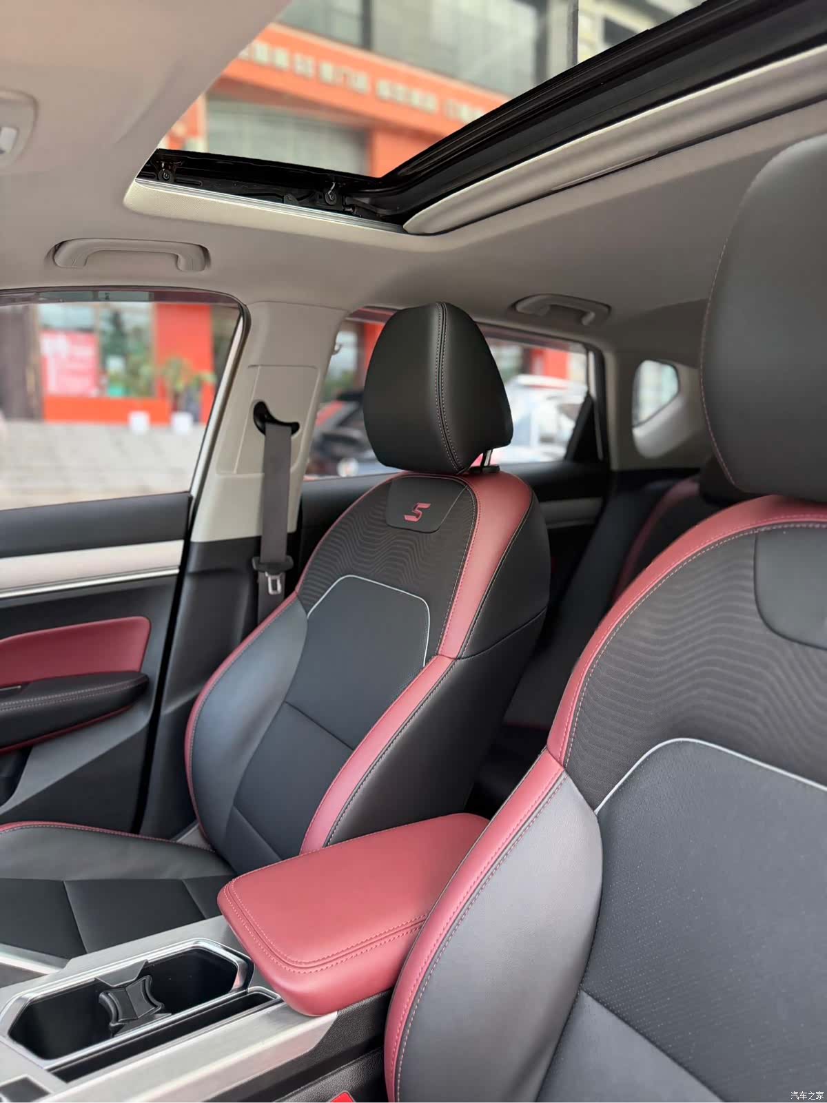Geely Coolray, 2022 17