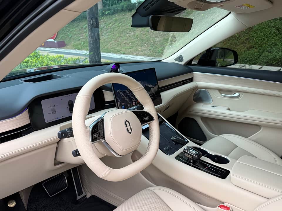 AITO Ask the world M5