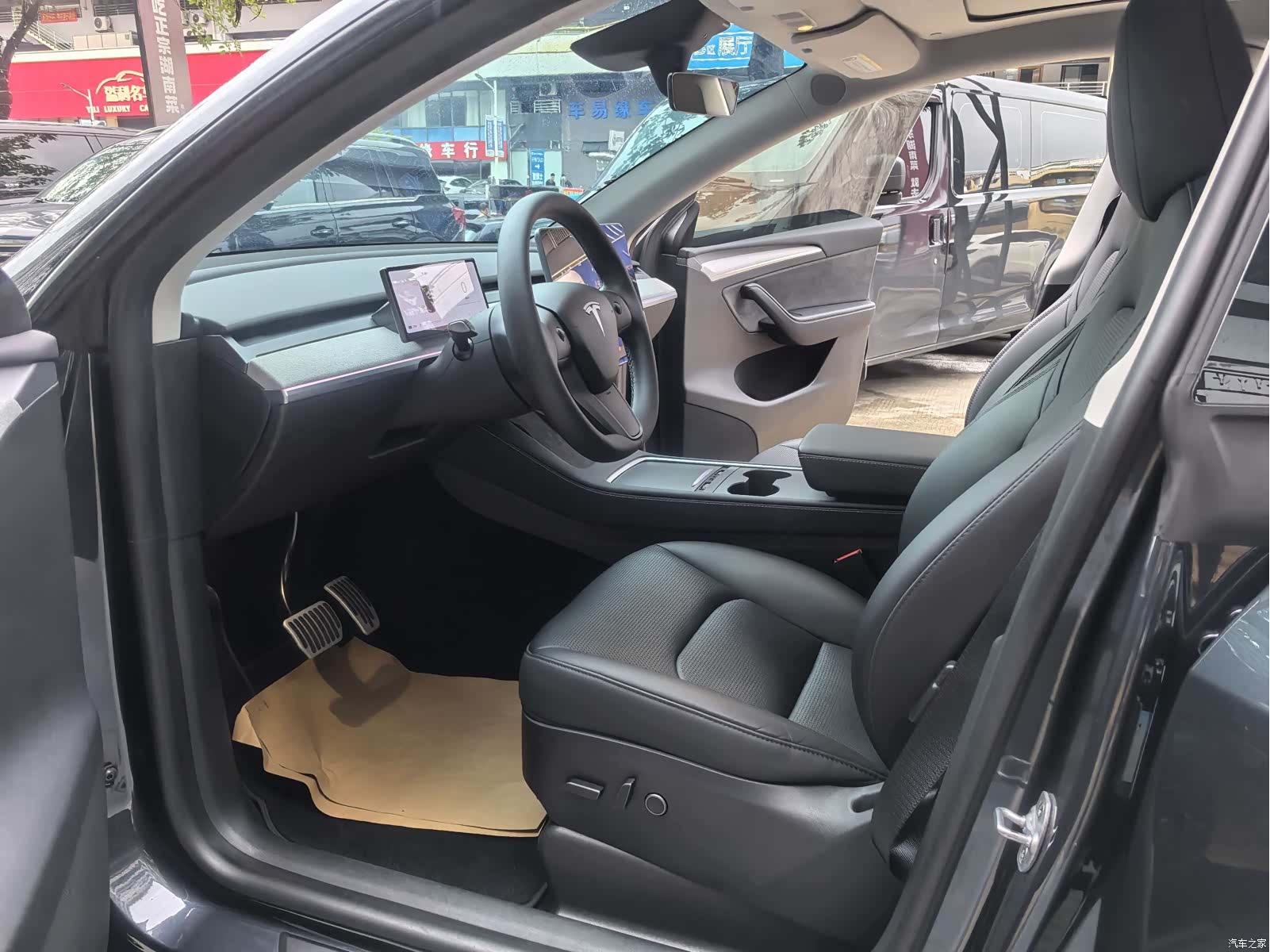 Tesla Model Y, 2024 8
