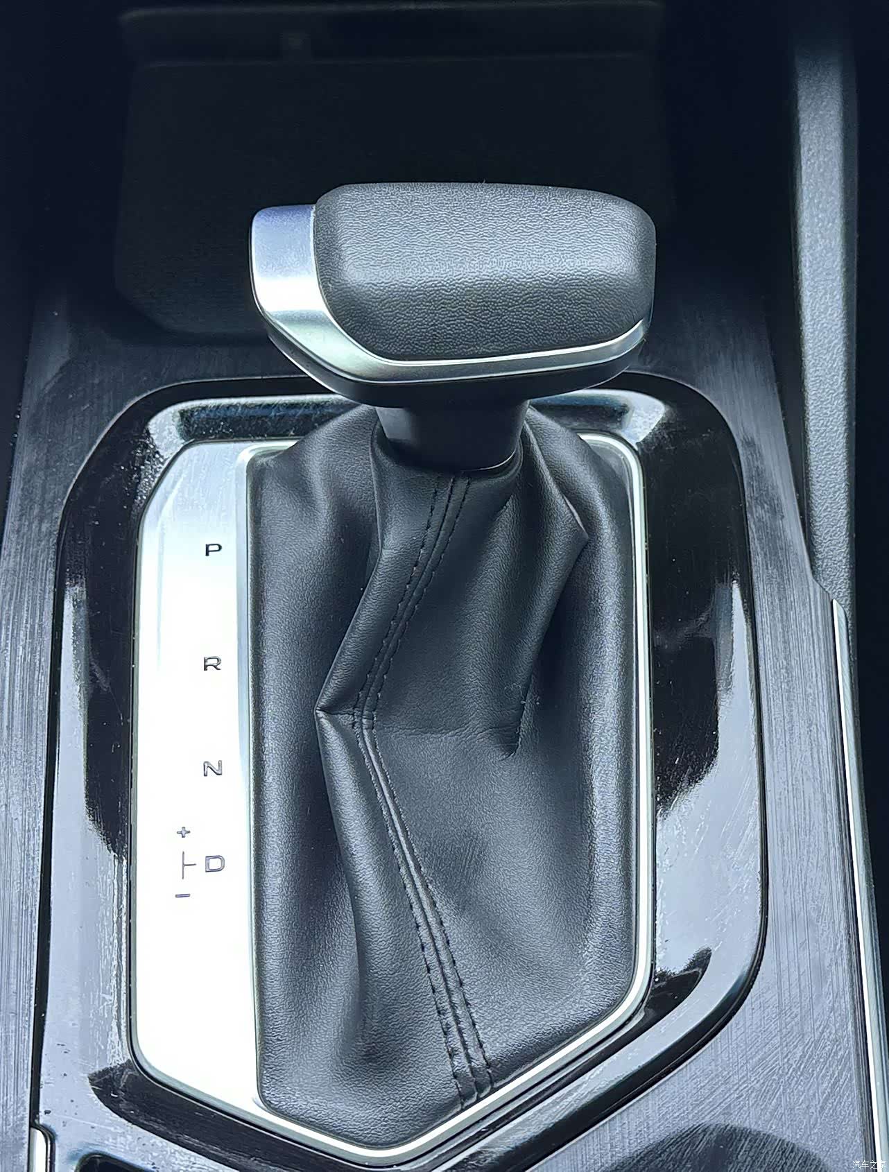 Geely Emgrand, 2023 15
