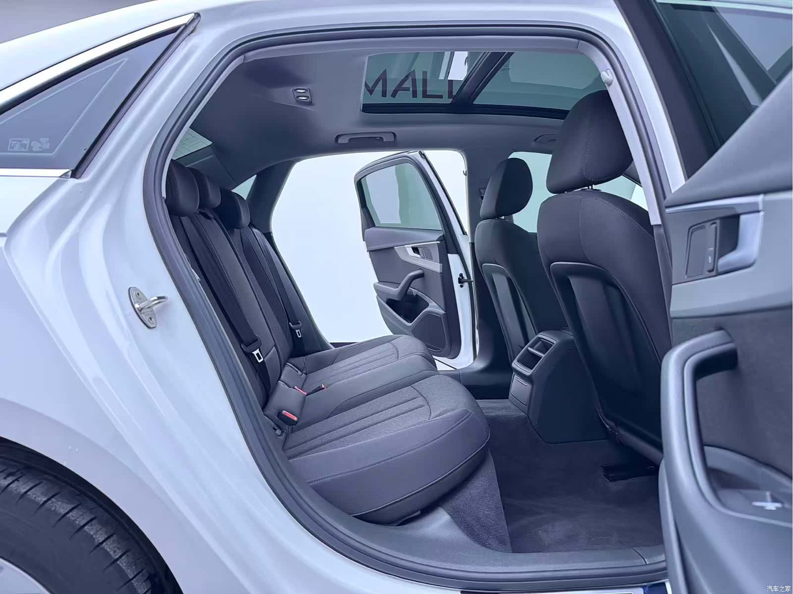 Audi A4L, 2018 14
