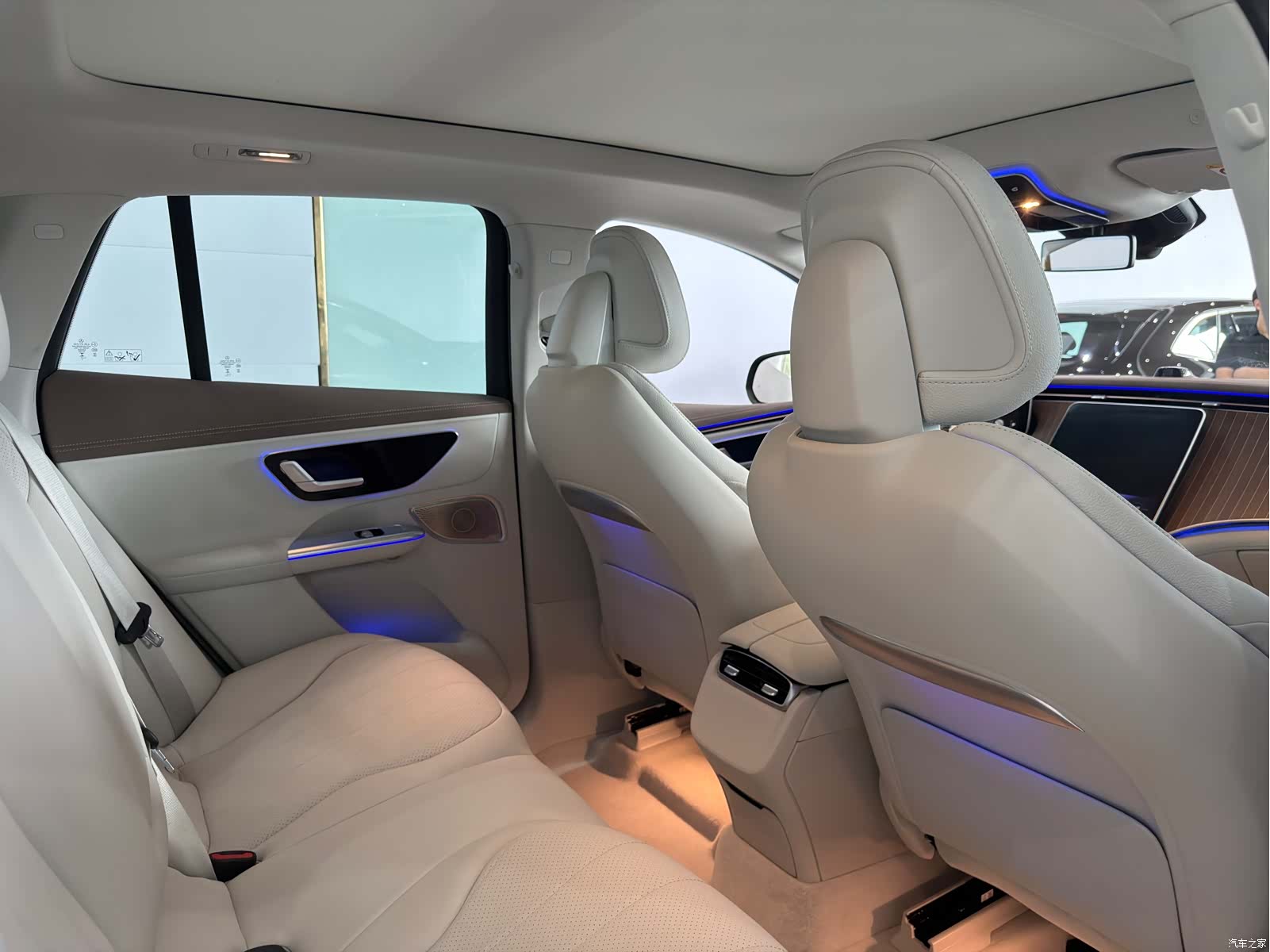 Mercedes-Benz EQE, 2023 10
