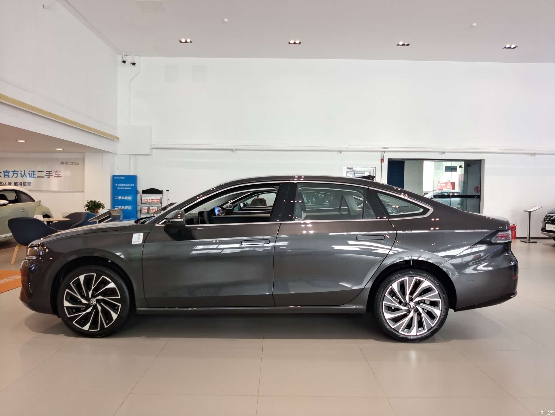 Volkswagen Sagitar, 2025 3