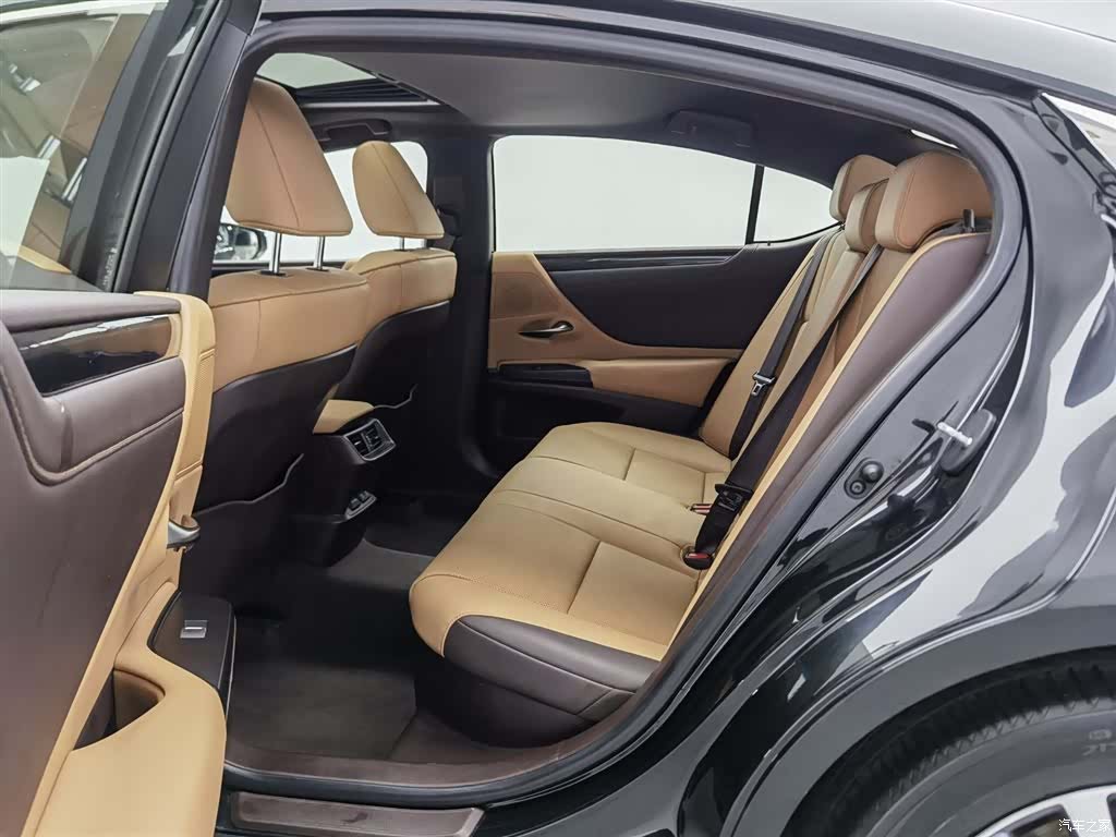 Lexus ES, 2021 15