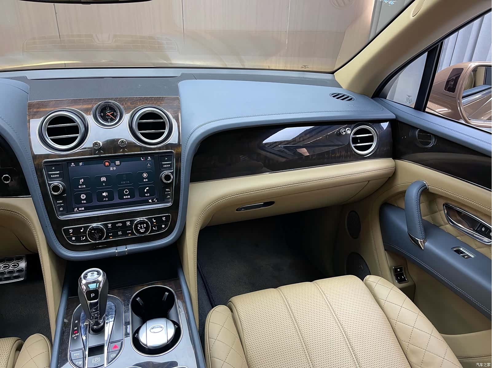 Bentley Bentayga, 2017 все фото