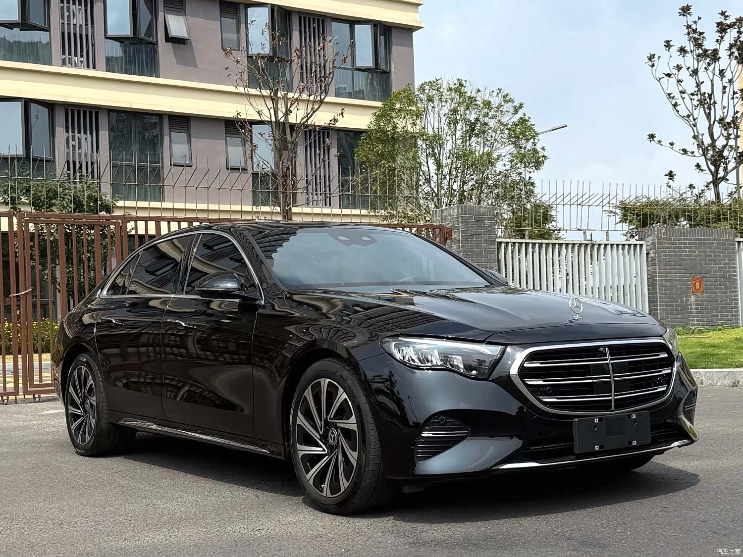 Mercedes-Benz E-Class, 2023 3