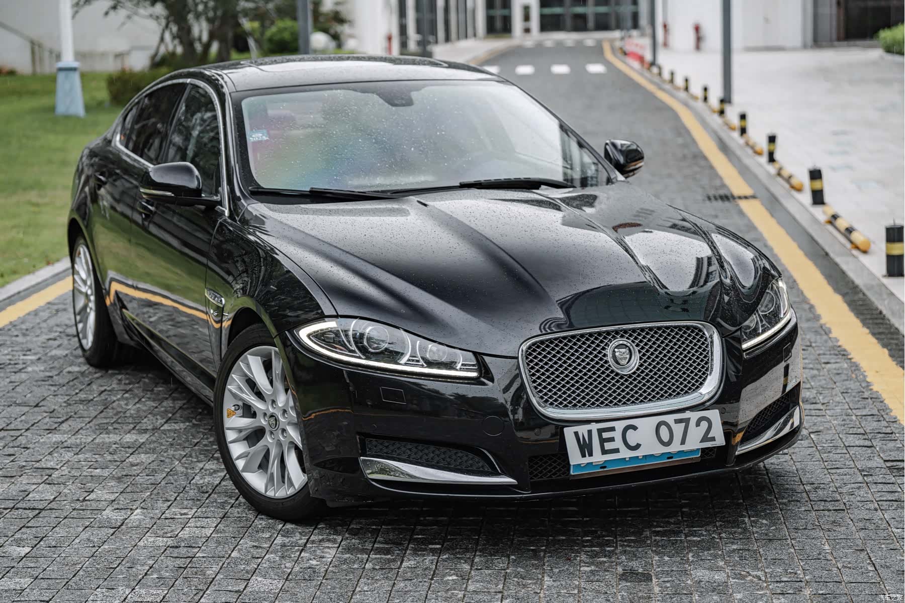 Jaguar XF, 2011 3