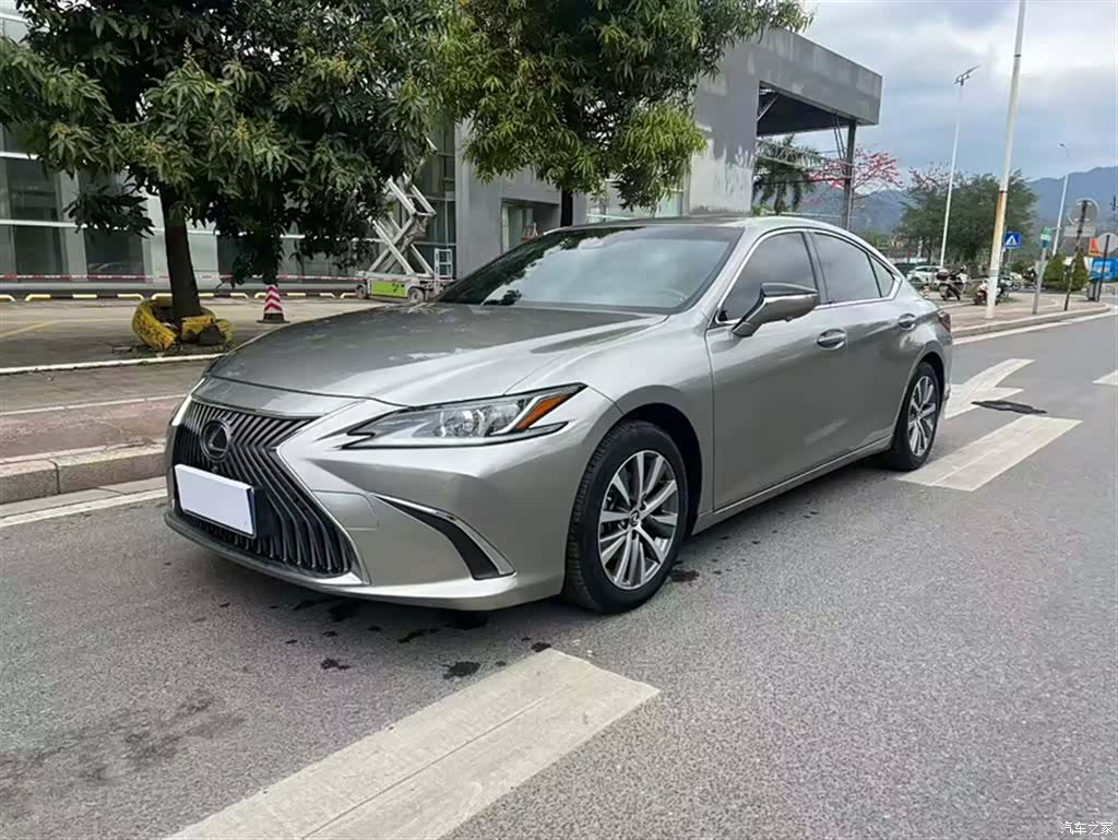 Lexus ES, 2020 1