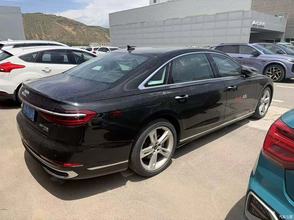 Audi A8L, 2023 3