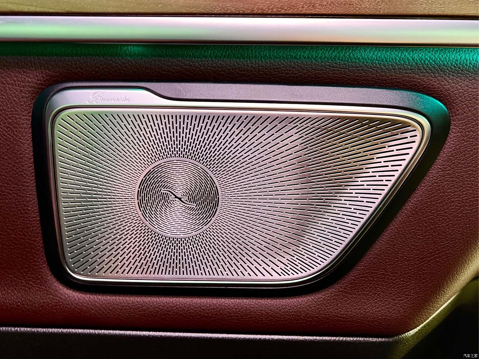 Mercedes-Benz V-Class, 2024 23