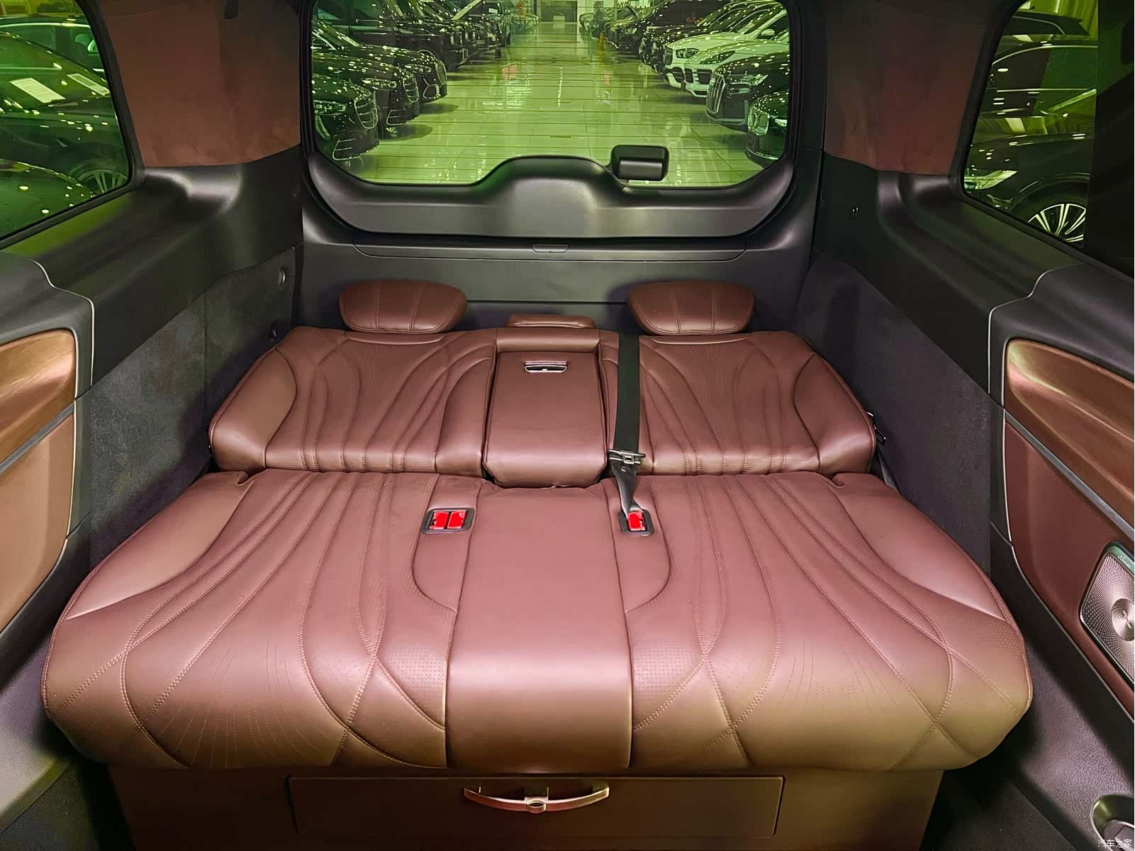 Mercedes-Benz V-Class, 2024 12