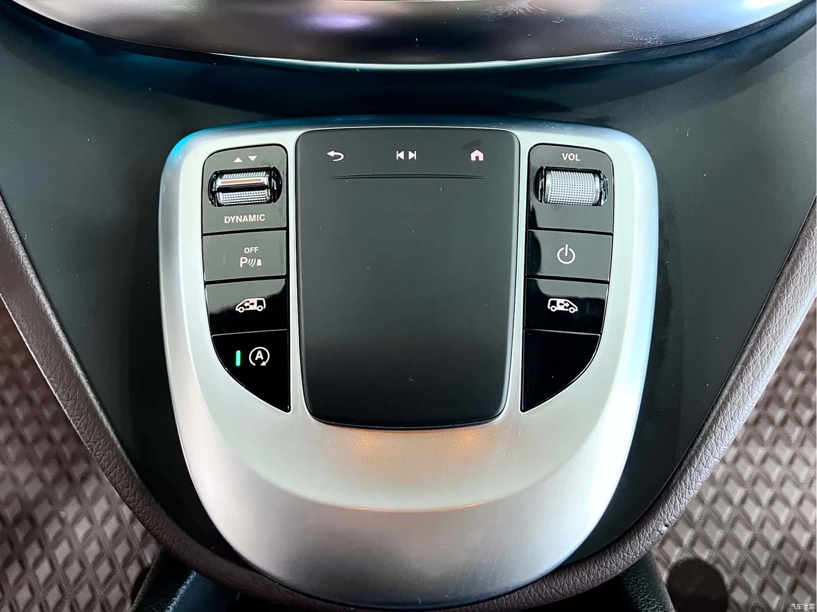 Mercedes-Benz V-Class, 2024 19