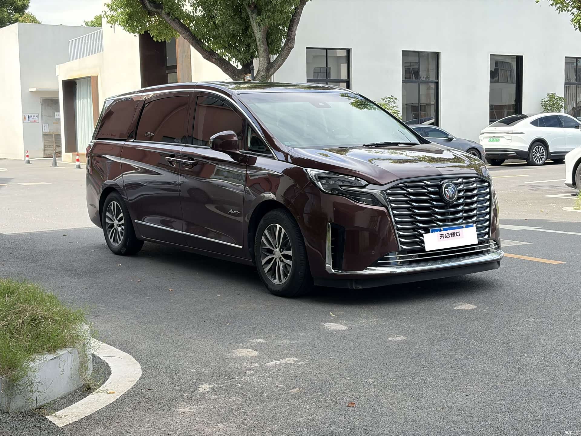 Buick GL8, 2022 3
