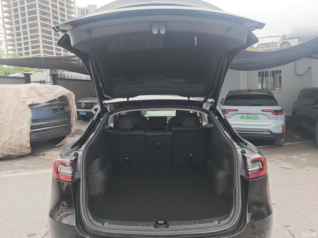 Tesla Model Y, 2022 19