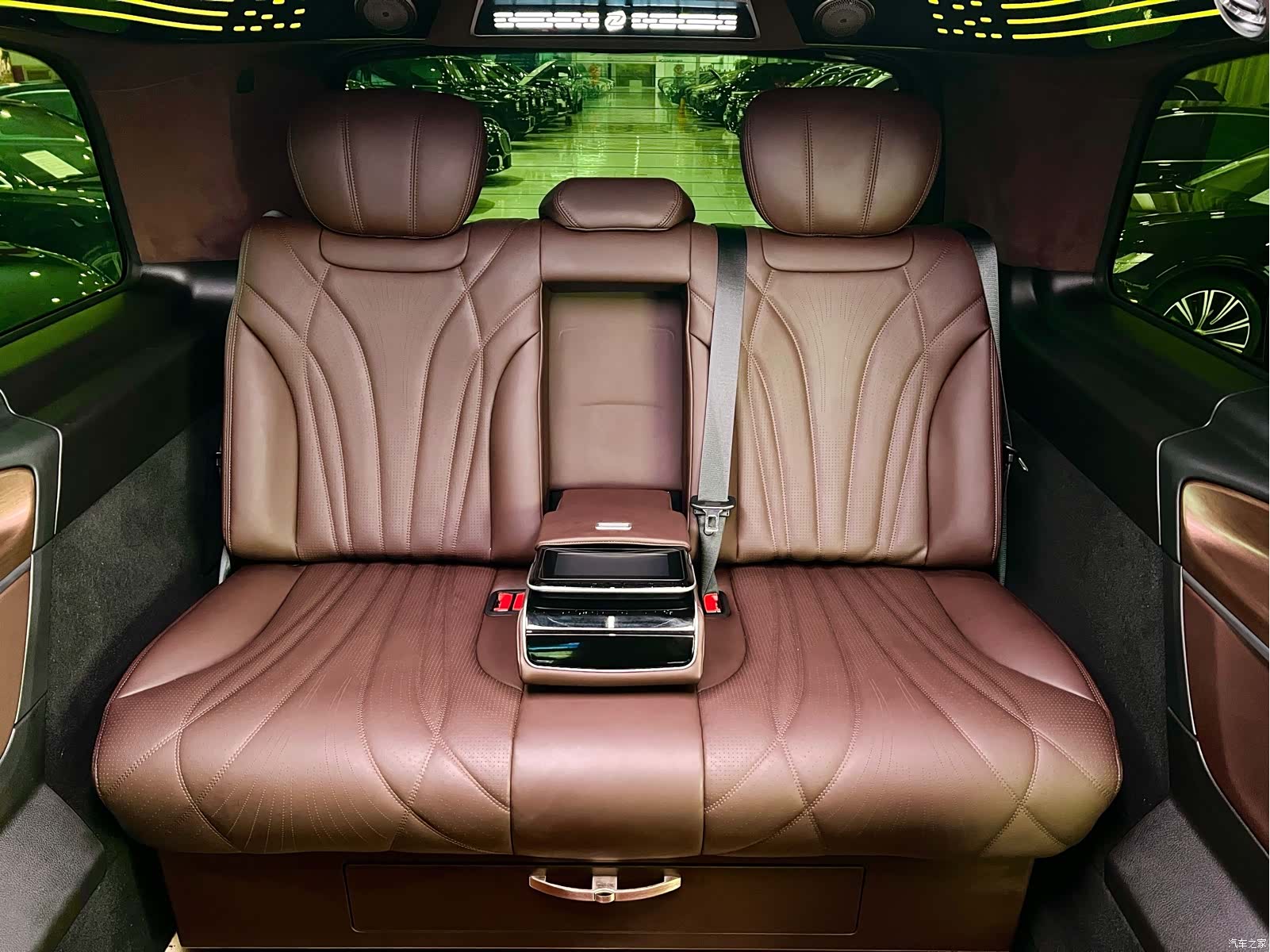 Mercedes-Benz V-Class, 2024 11