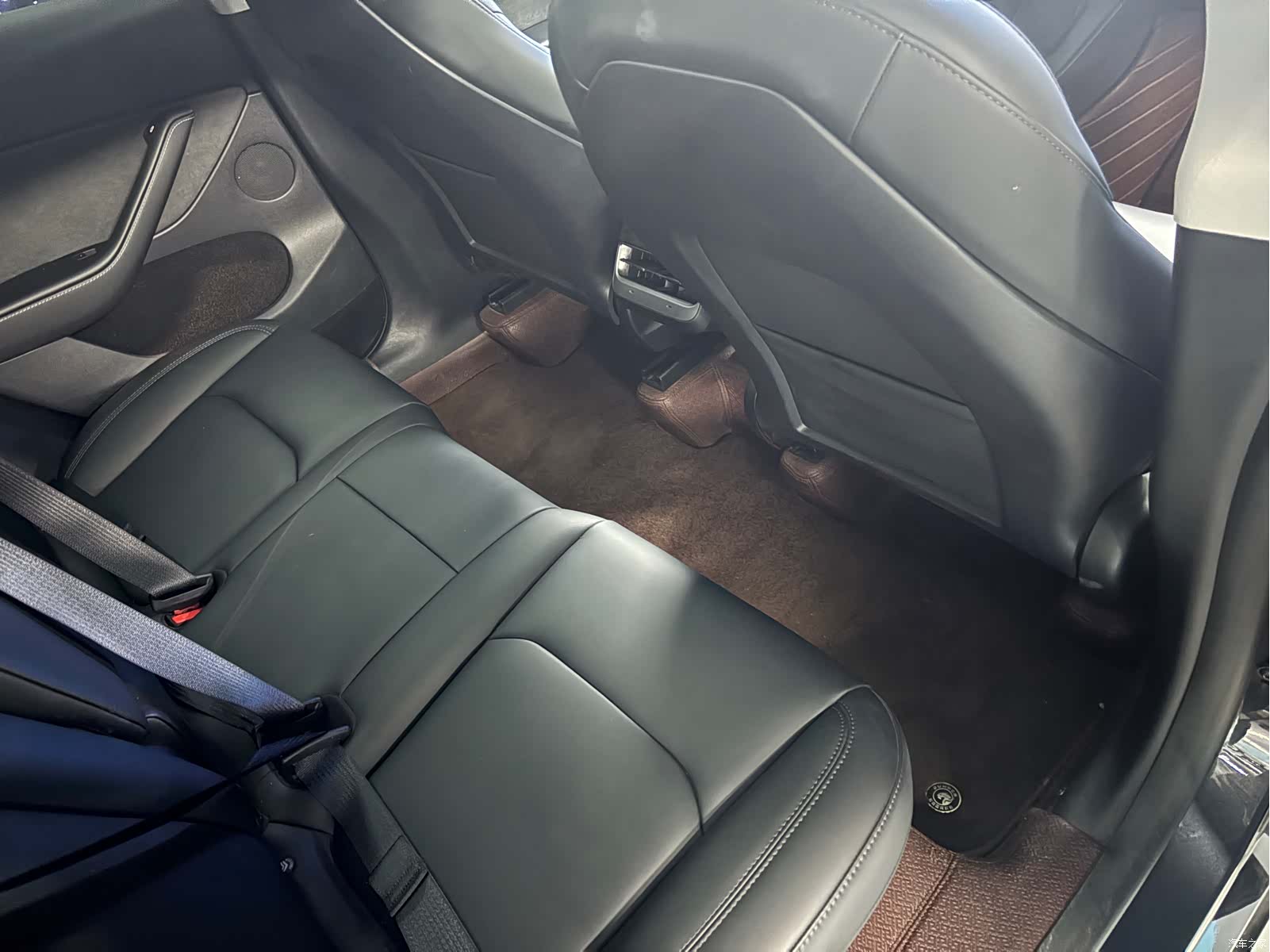 Tesla Model Y, 2024 13