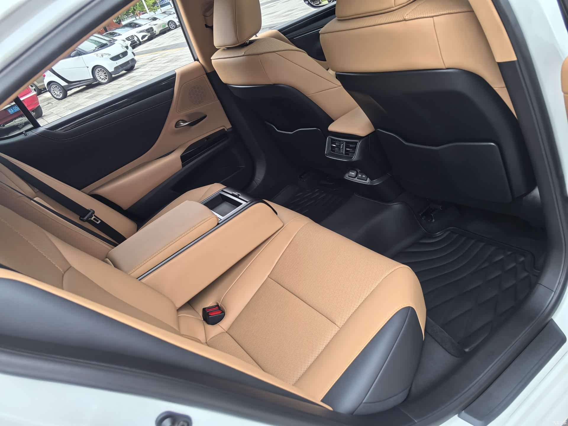 Lexus ES, 2023 13