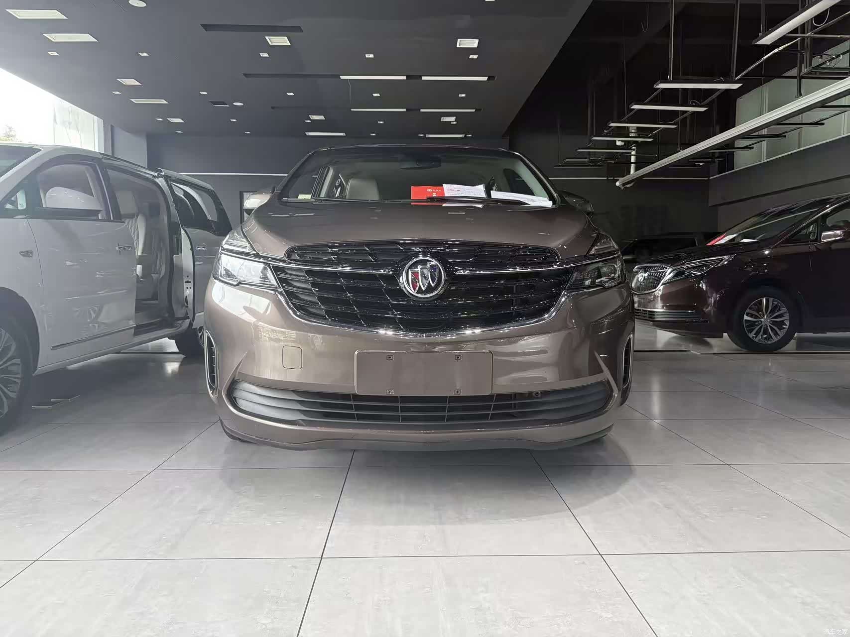 Buick GL8, 2021 1