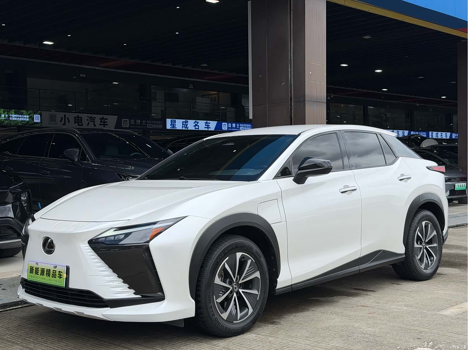 Lexus RZ, 2023 1
