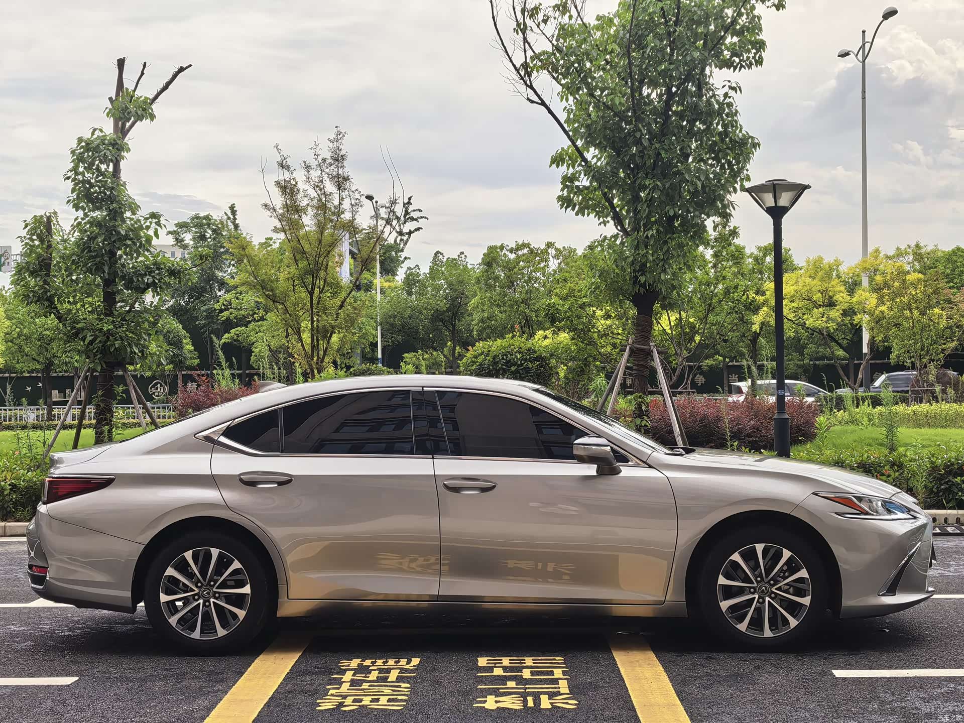Lexus ES, 2024 9
