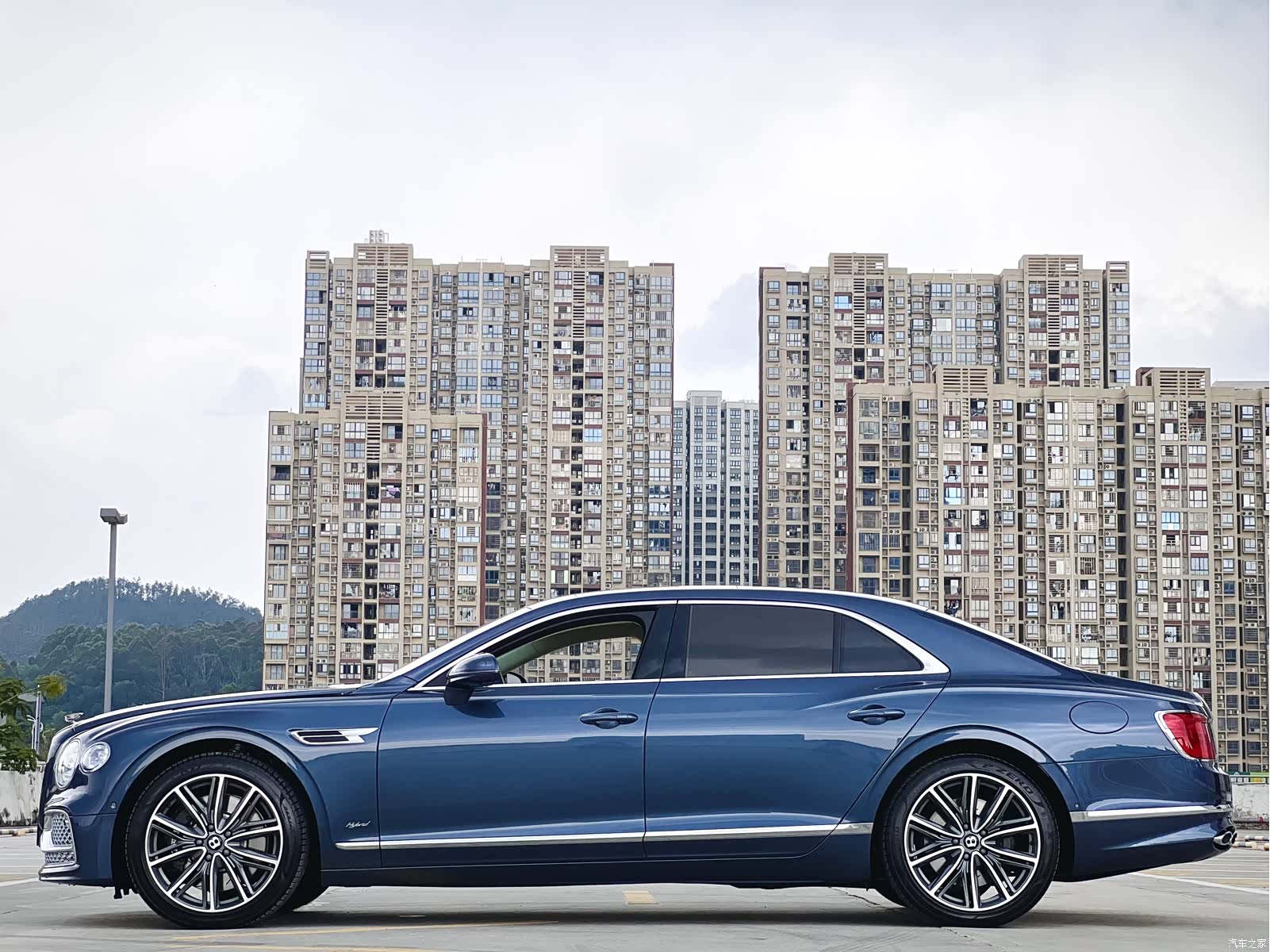 Bentley Flying Spur, 2022 14