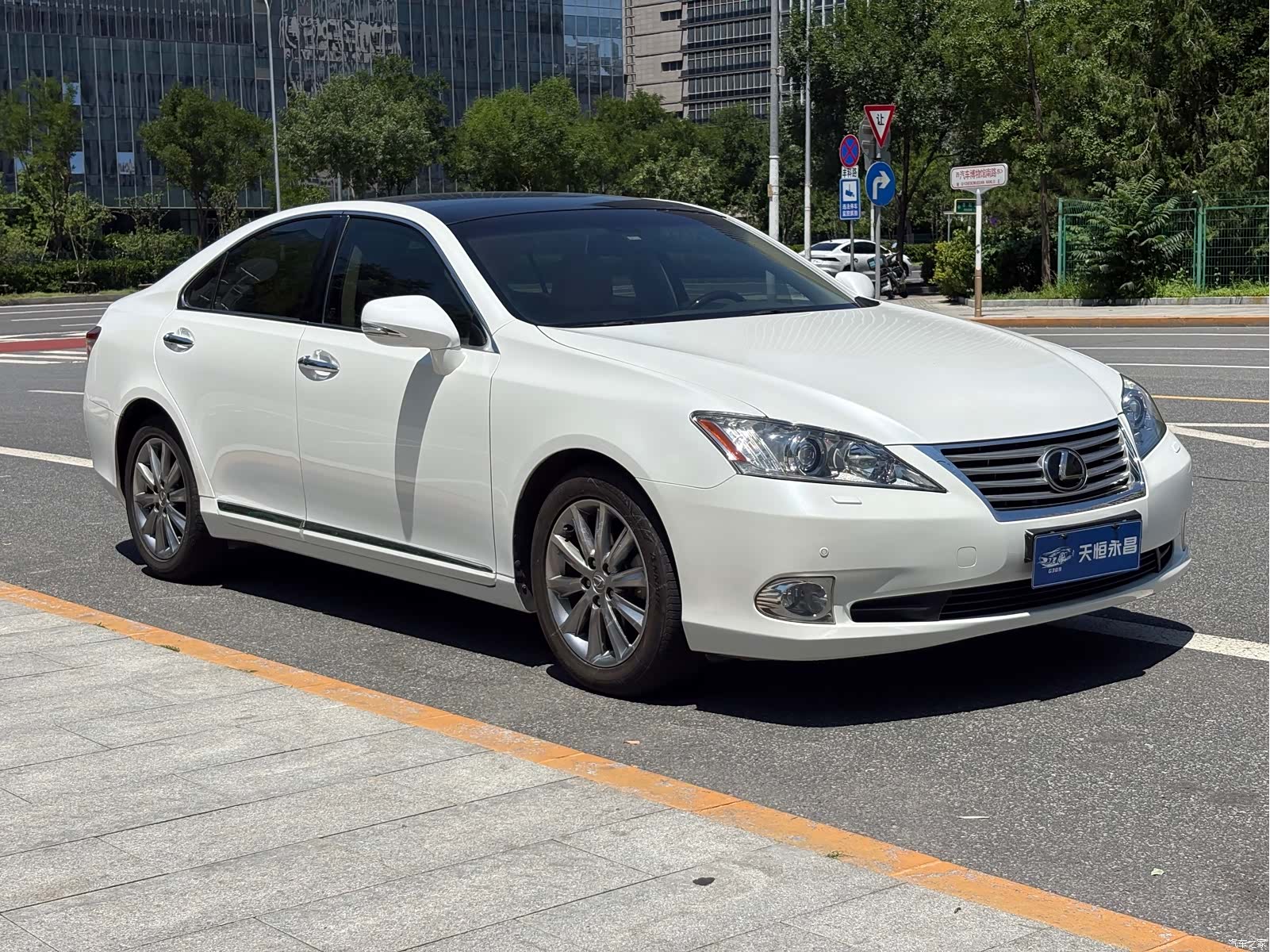 Lexus ES, 2010 3