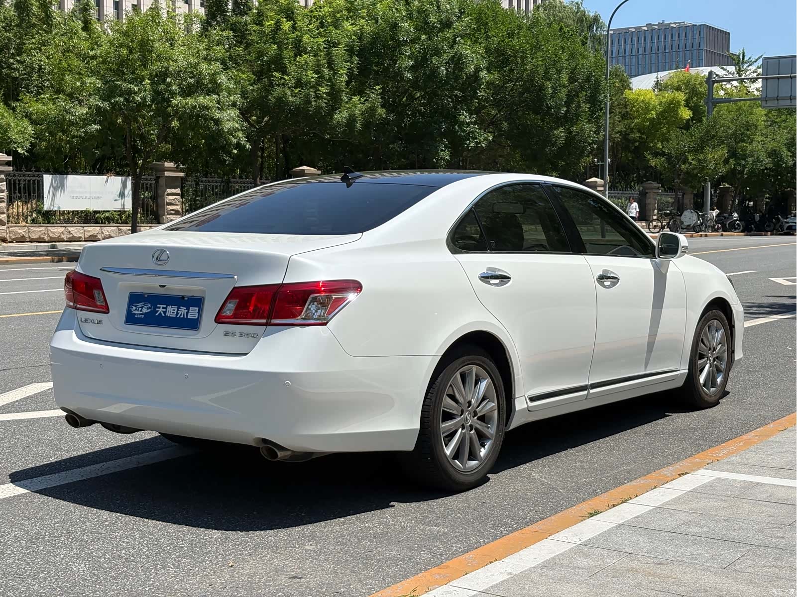 Lexus ES, 2010 8