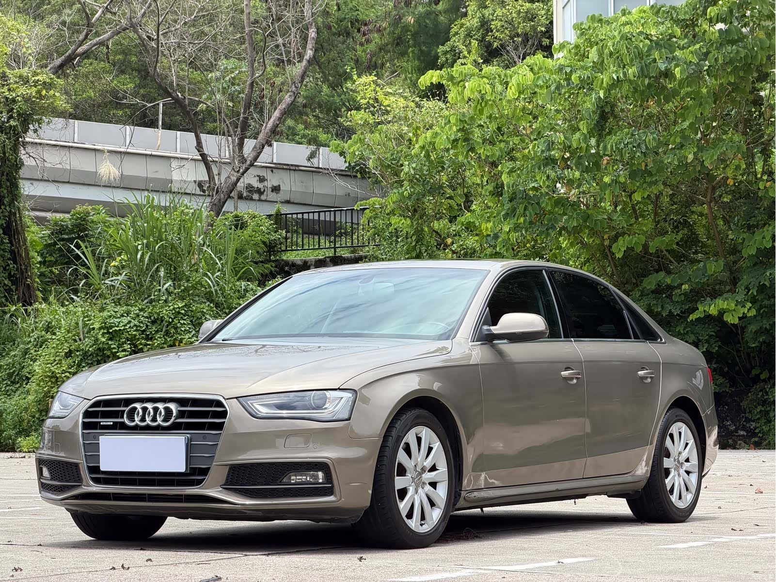 Audi A4L, 2014 1