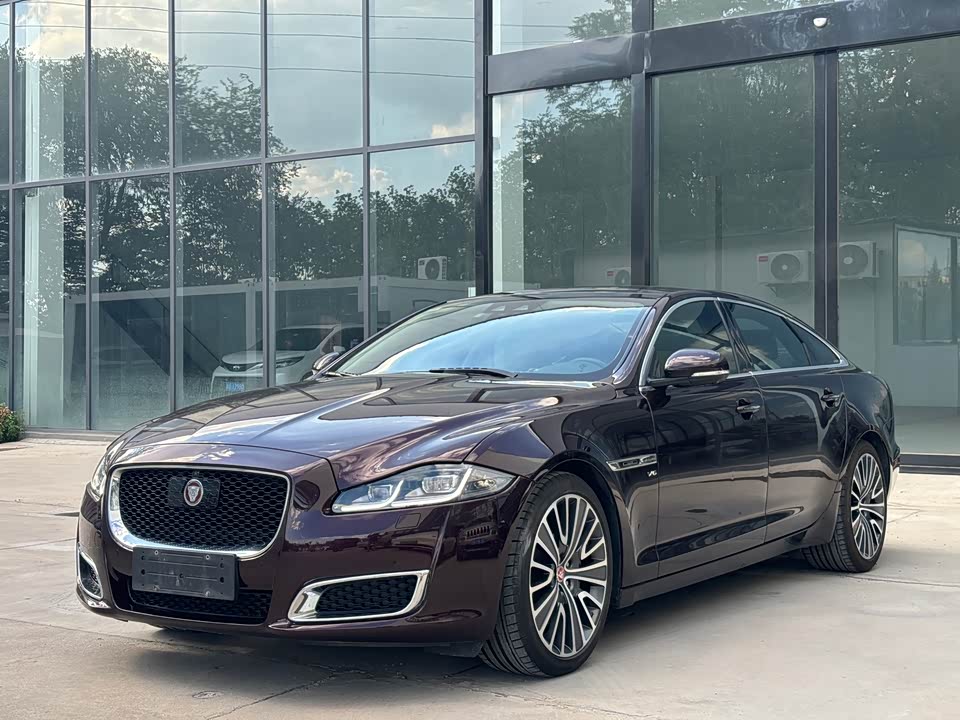 Jaguar XJ