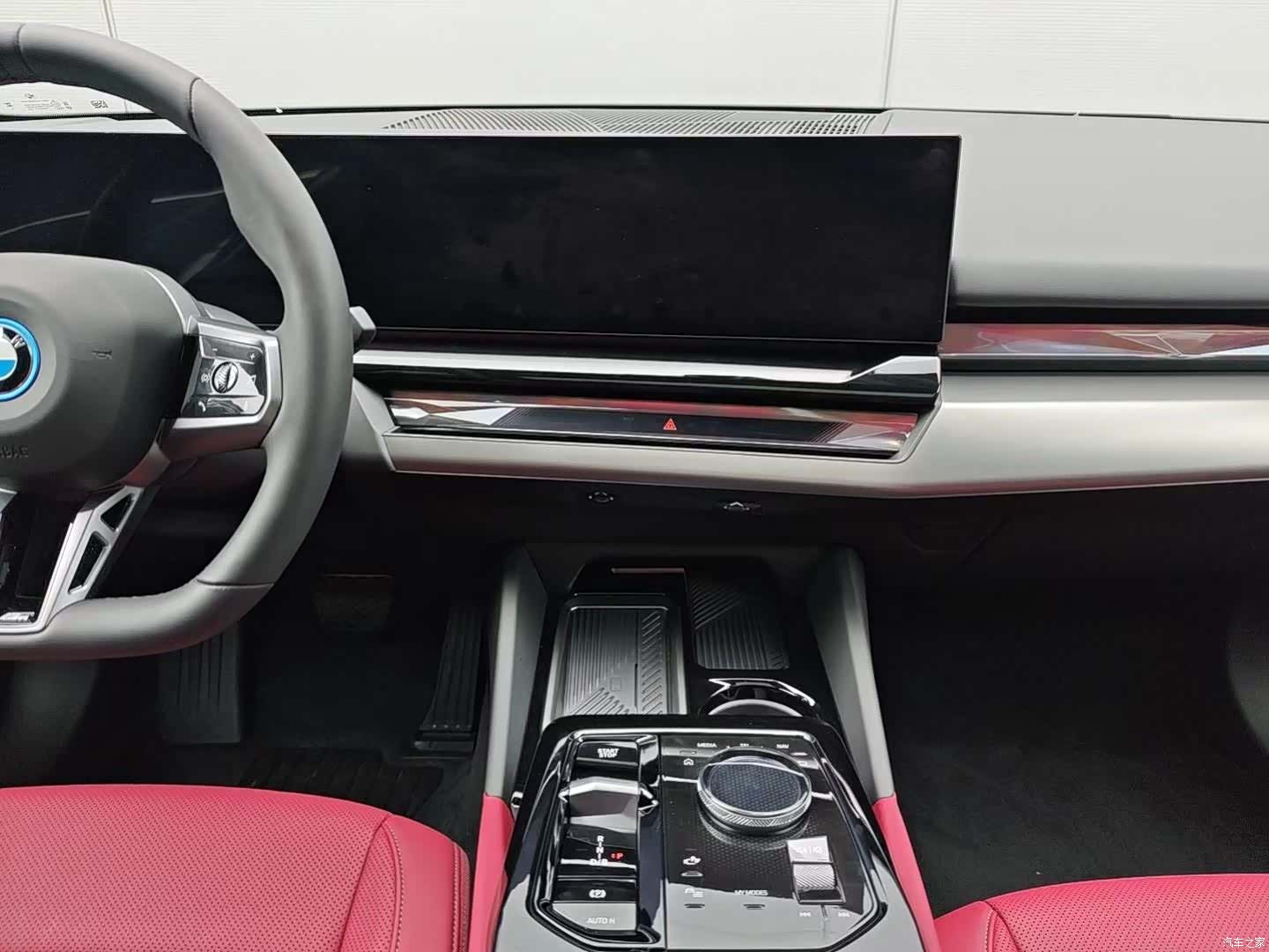 BMW i5, 2025 11