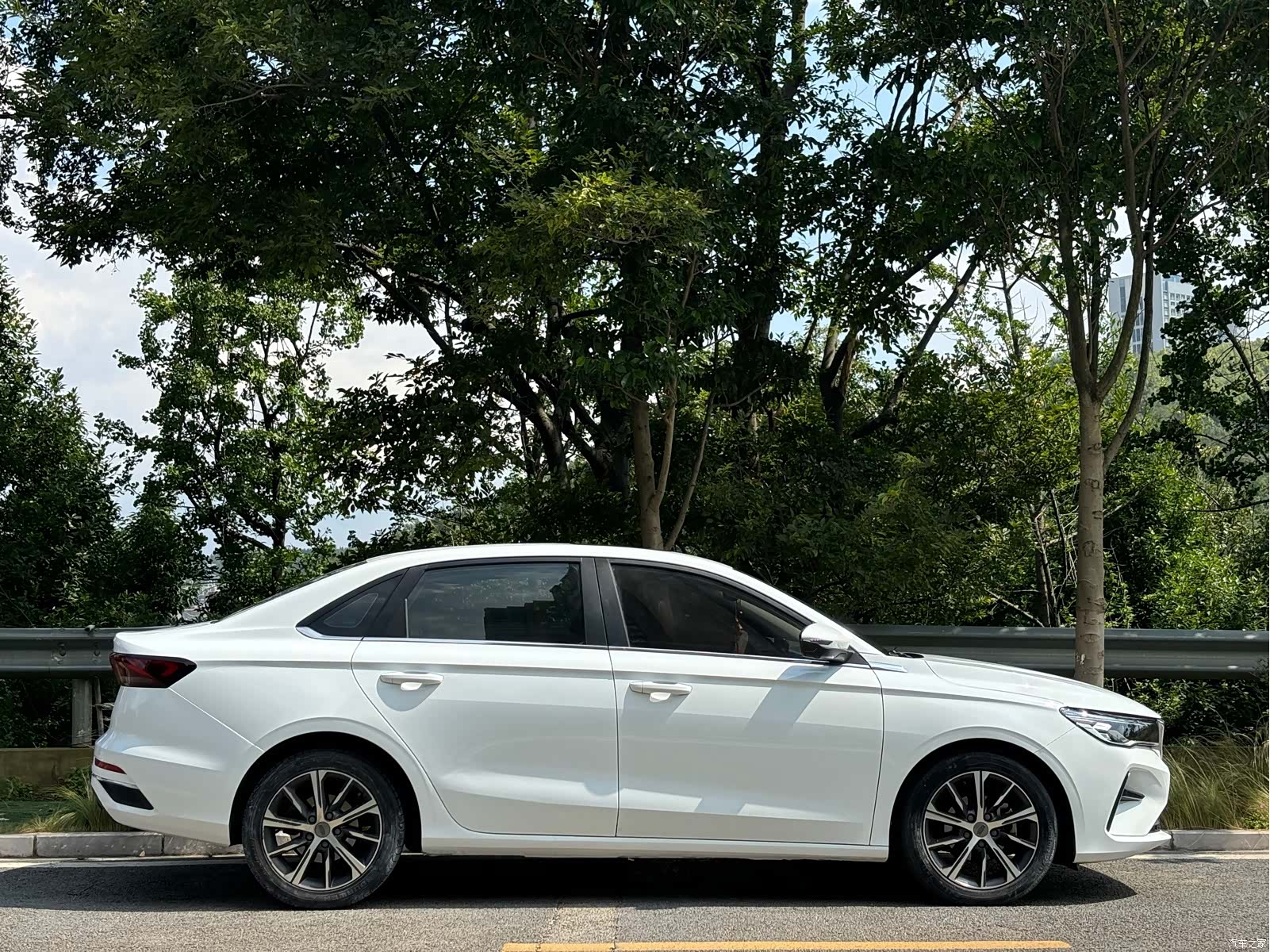 Geely Emgrand, 2021 17