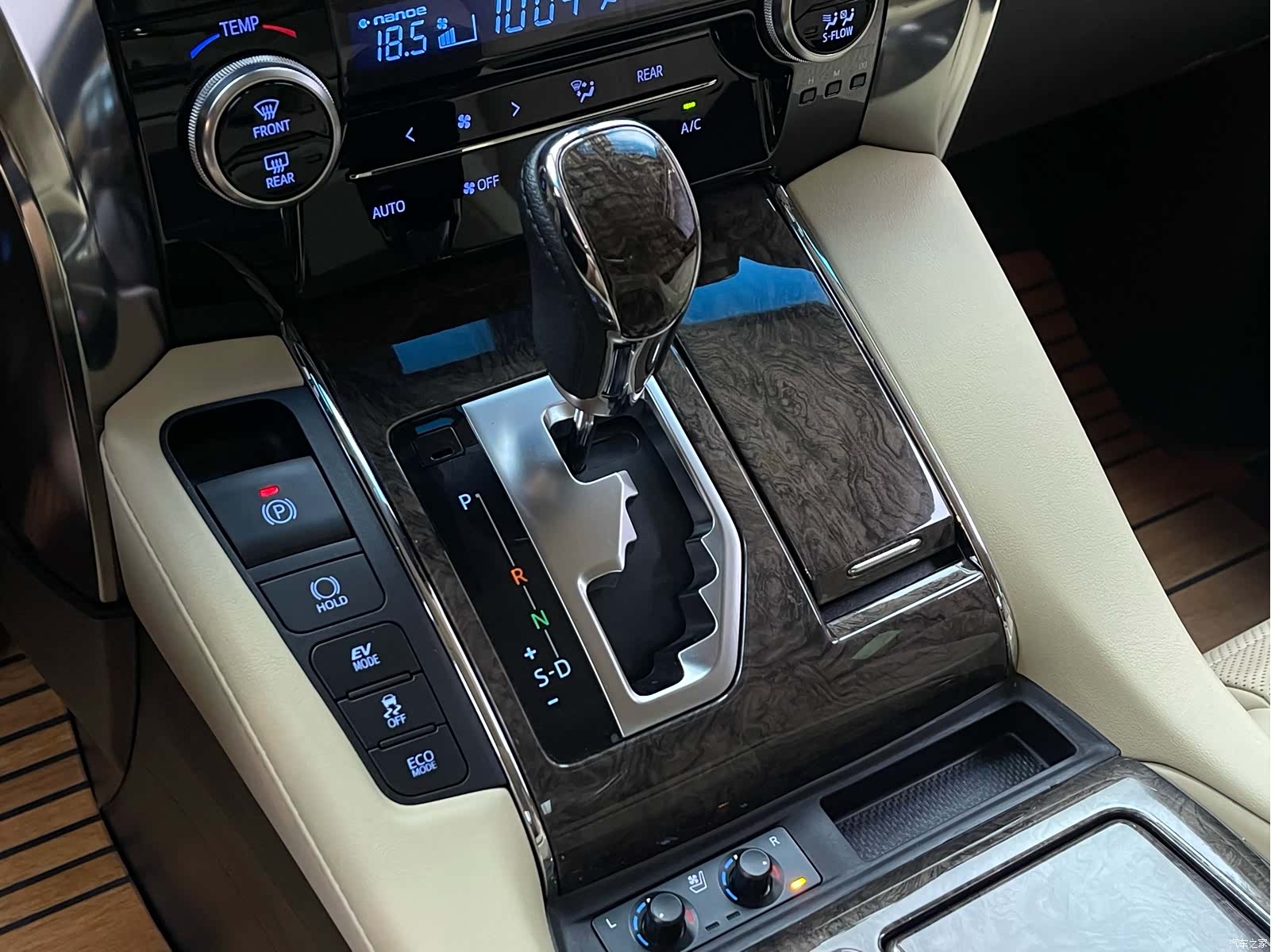 Toyota Alphard, 2021 10