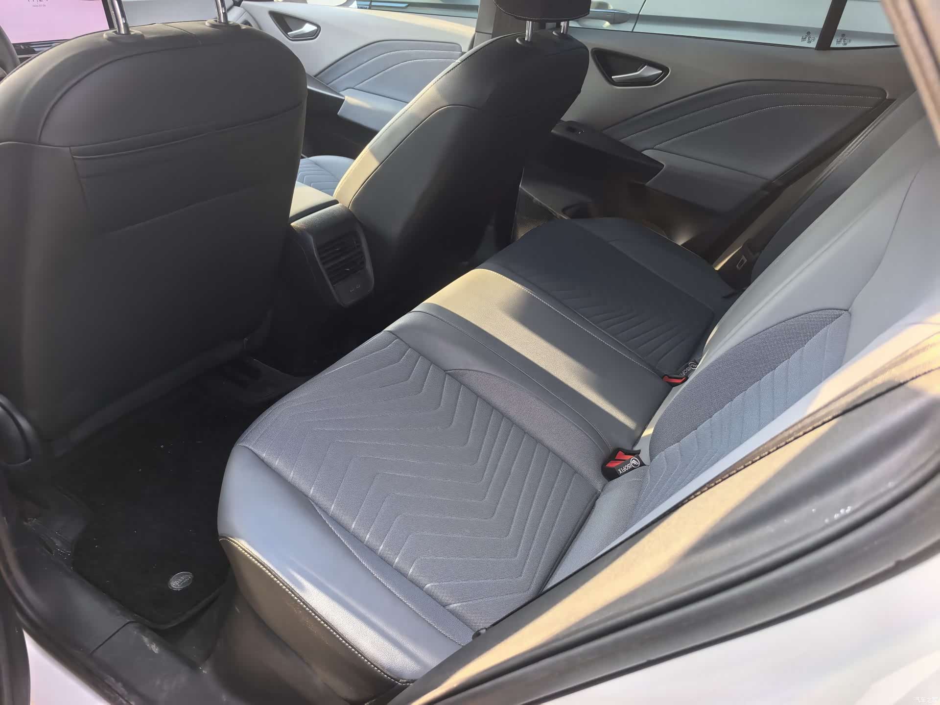Volkswagen ID.3, 2025 все фото