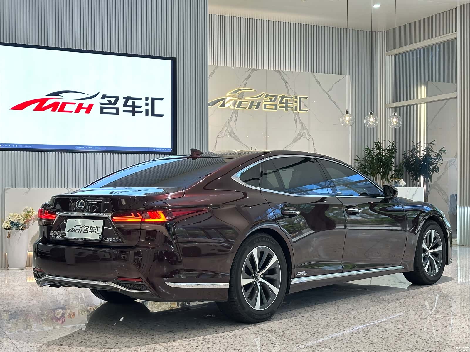 Lexus LS, 2021 3
