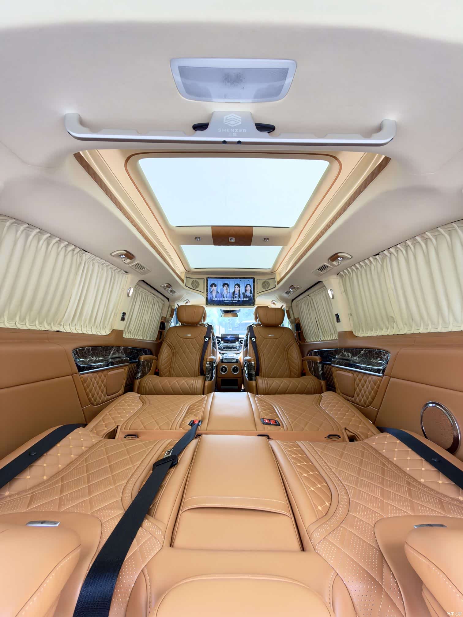 Mercedes-Benz V-Class, 2023 8