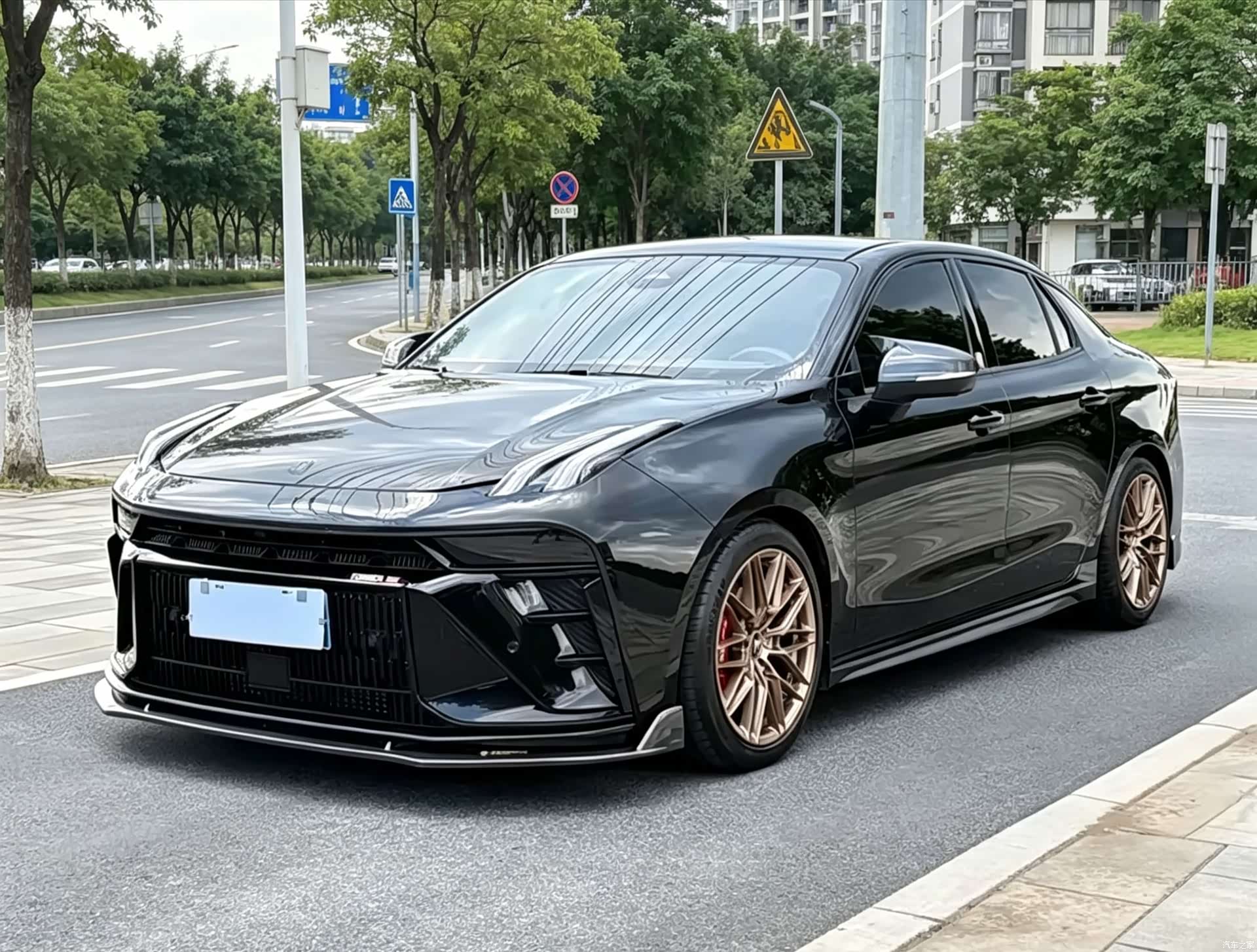 Lynk & Co 02