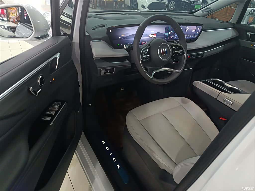 Buick GL8, 2025 12