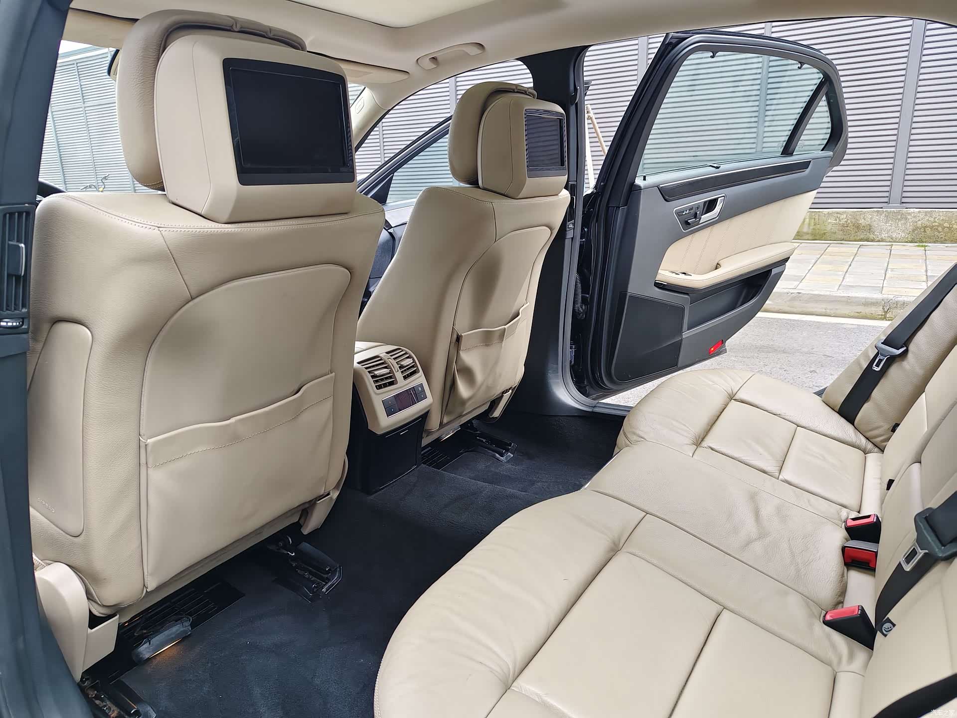 Mercedes-Benz E-Class, 2011 13
