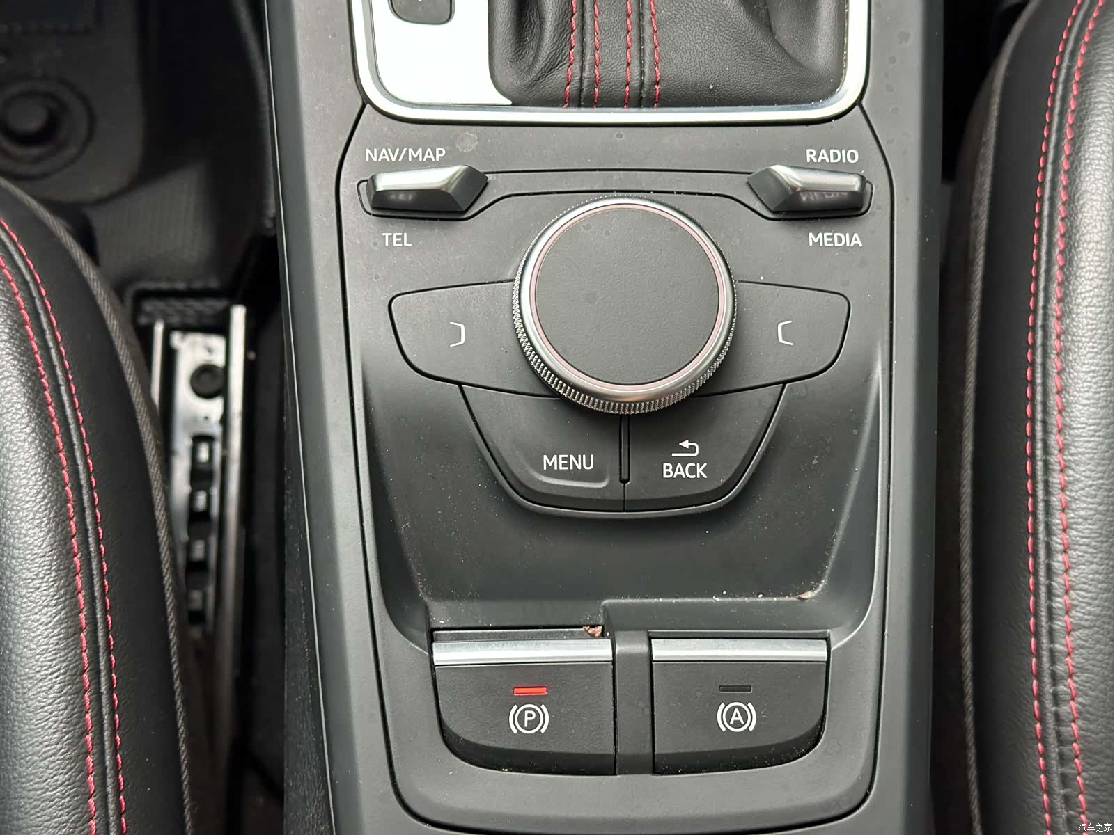 Audi Q2L, 2023 13