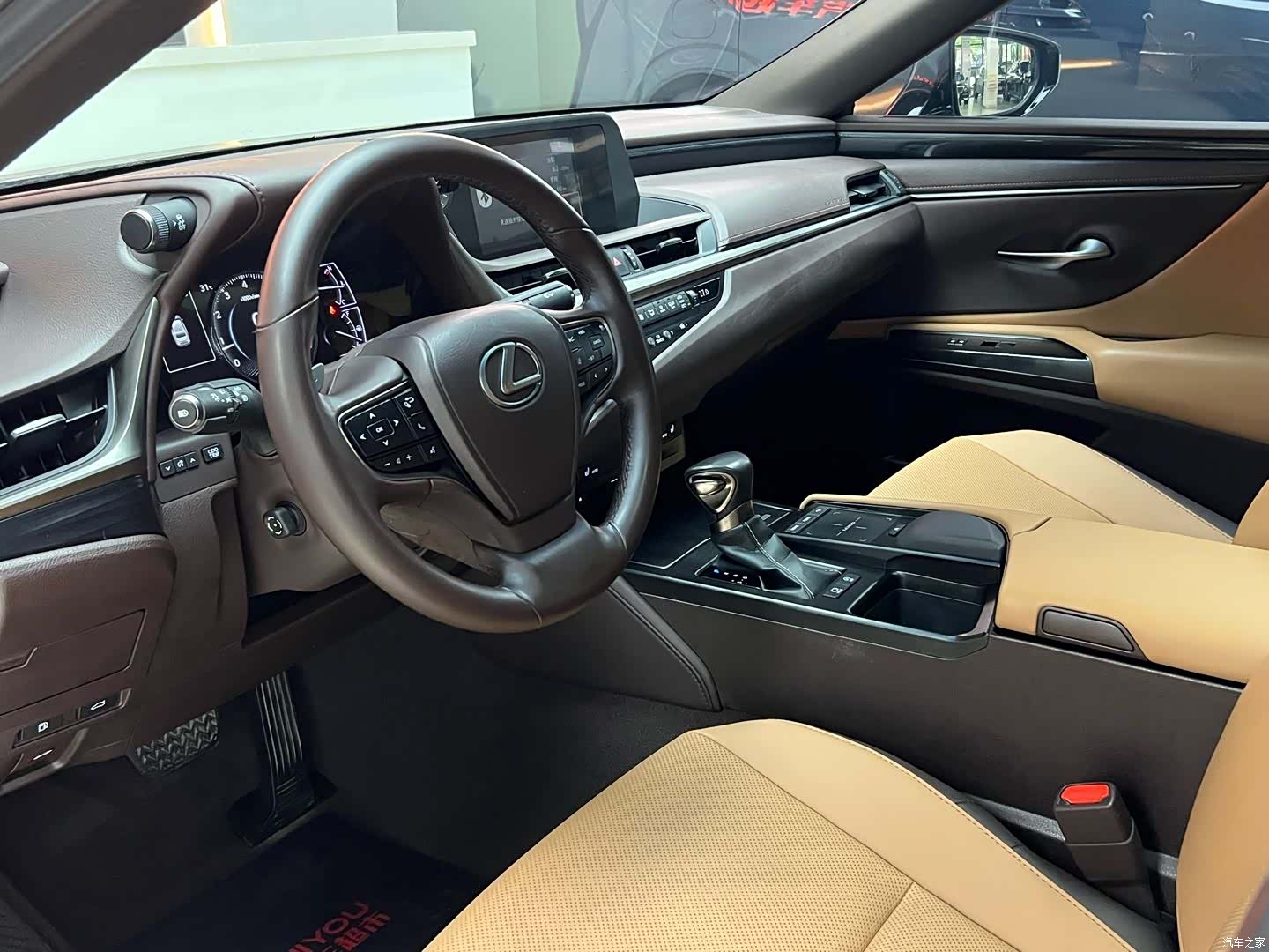 Lexus ES, 2019 8