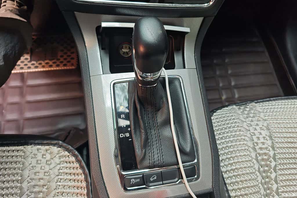Roewe RX5, 2016 16