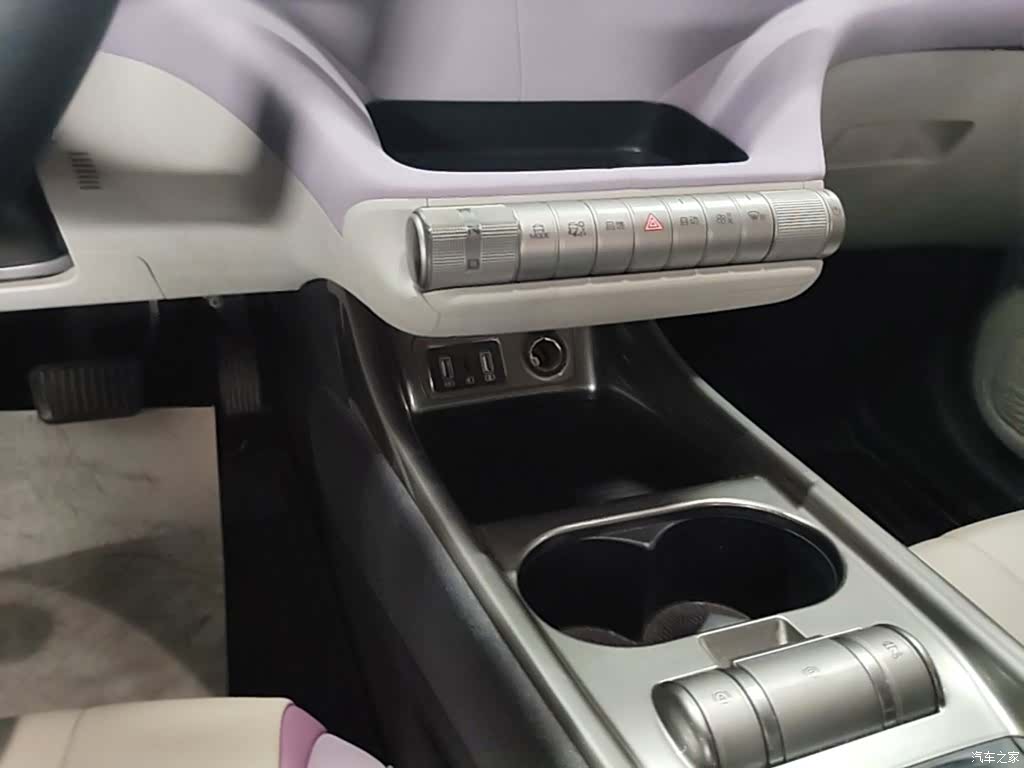 BYD Dolphin, 2023 14